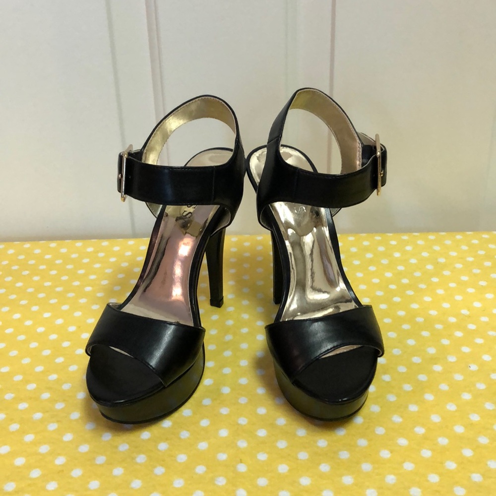 Black heels size 5